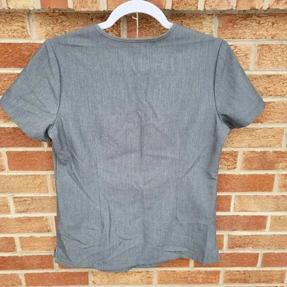 Figs Technical Collection Women's Size XS Grey Scrub Top Style FW1000 - Picture 2 of 5